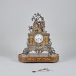 660420 Table clock